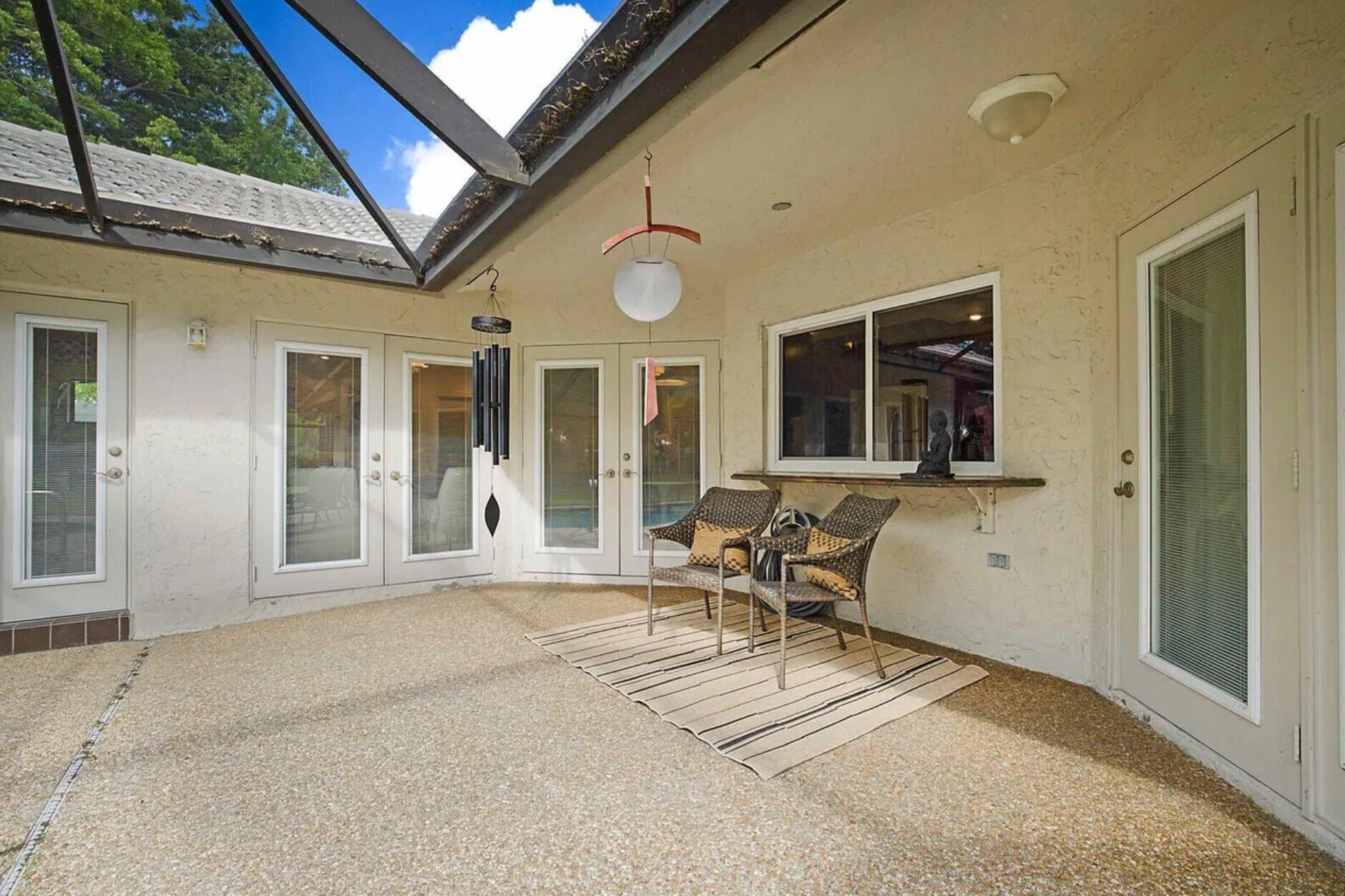  Residence photo 30