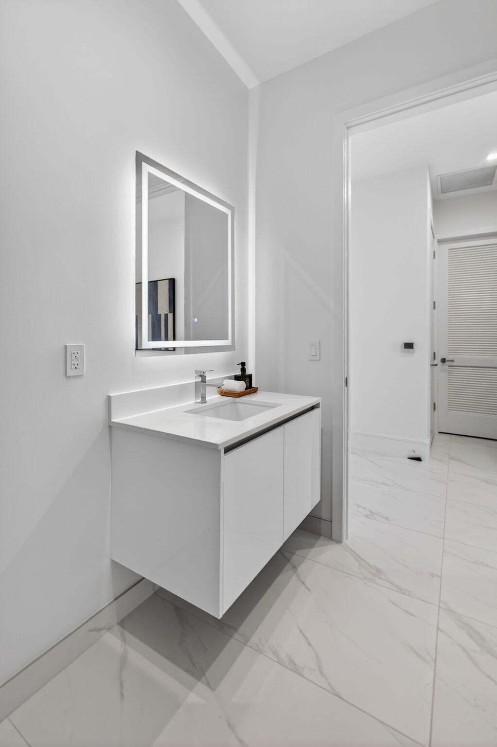 Nautilus 220 Unit 609 photo 24
