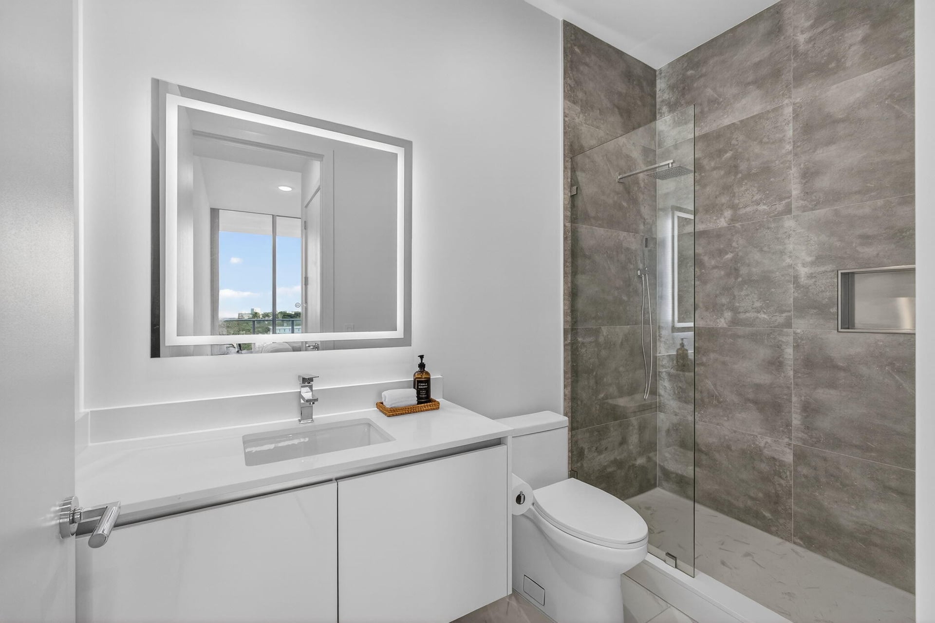 Nautilus 220 Unit 609 photo 44