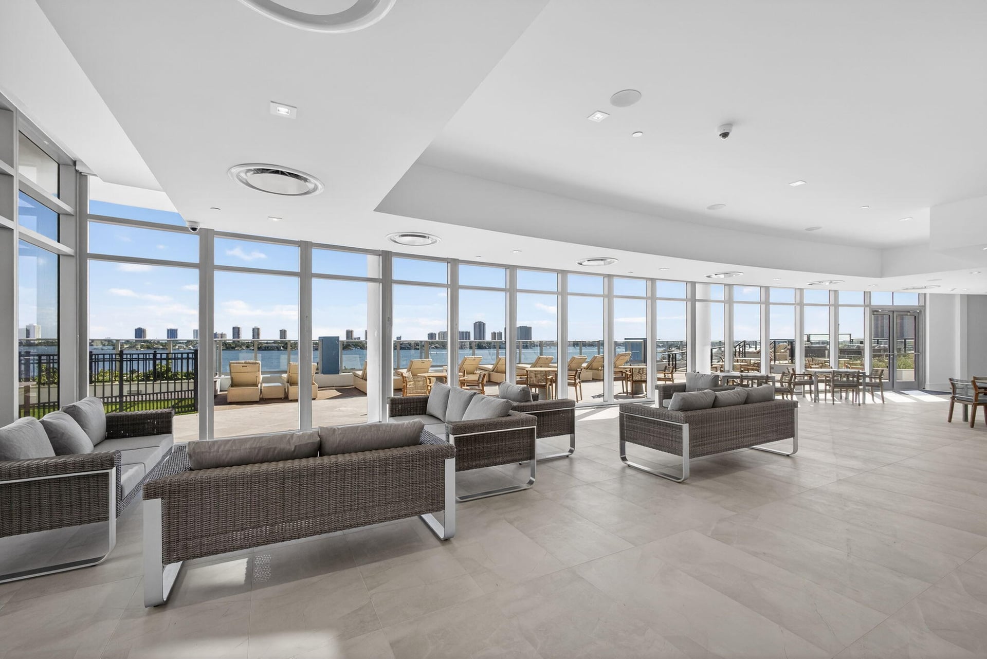 Nautilus 220 Unit 609 photo 71