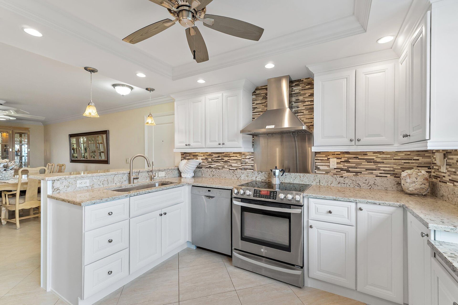 Unit 506 photo 10
