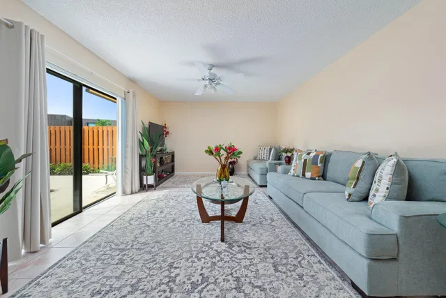 Residence photo 3