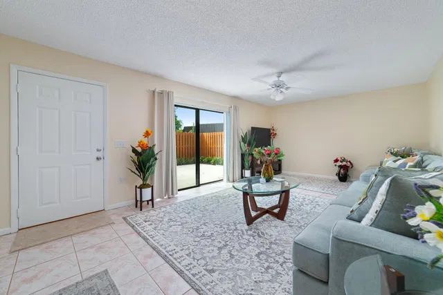 Residence photo 4