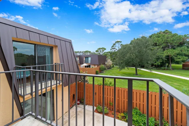 Residence photo 17
