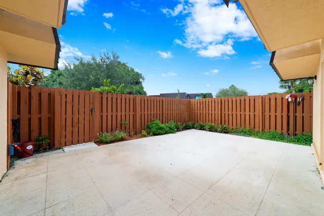 Residence photo 23