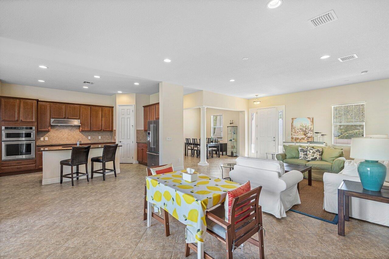  Residence photo 17