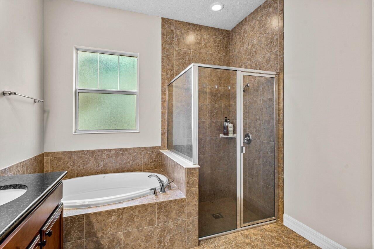  Residence photo 30