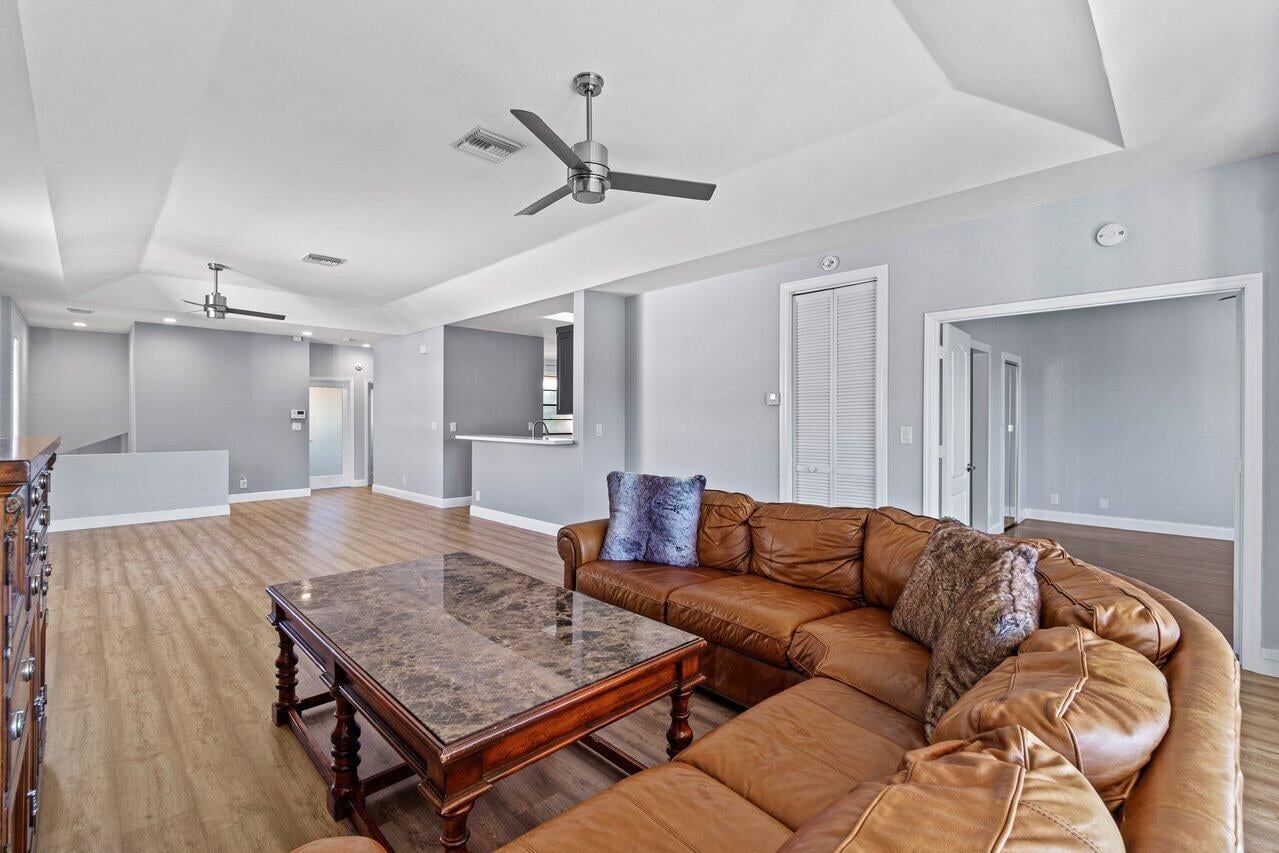  Residence photo 6