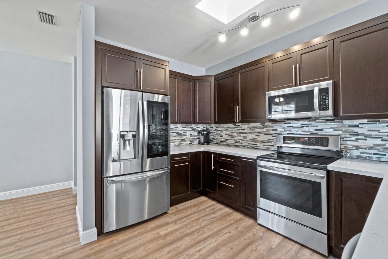  Residence photo 8