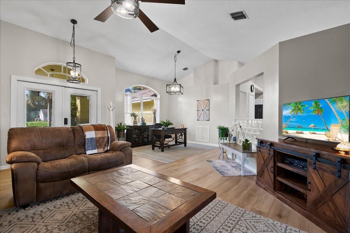  Residence photo 6