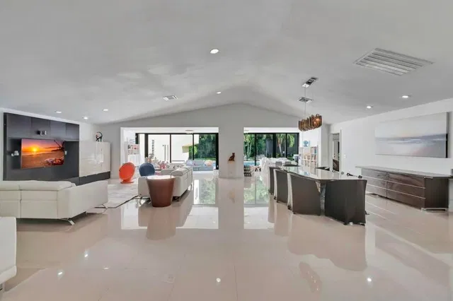 Residence photo 3