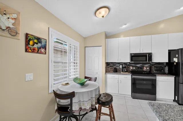  Residence photo 18