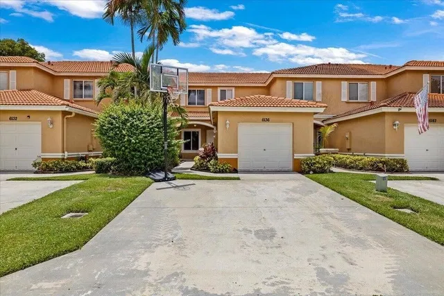 Residence photo 3