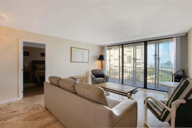 Unit 503 photo 4
