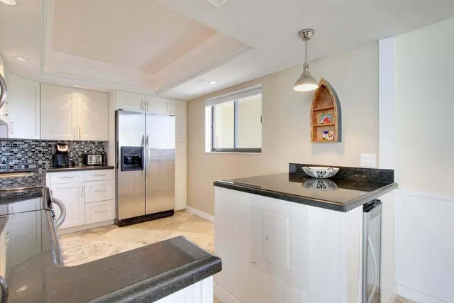Unit 503 photo 10