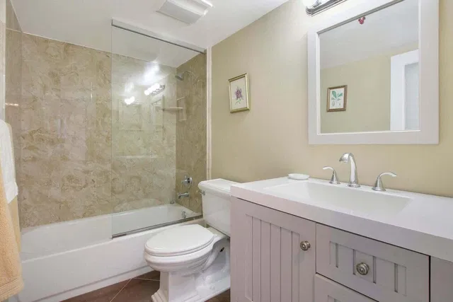 Unit 503 photo 17