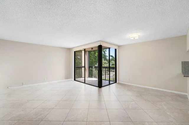 Unit 3411 photo 3