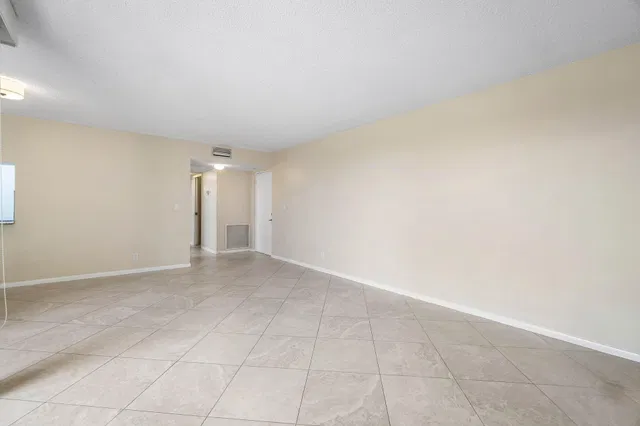 Unit 3411 photo 9