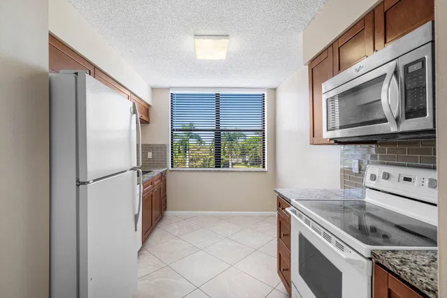 Unit 3411 photo 10