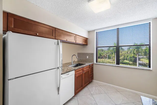 Unit 3411 photo 12