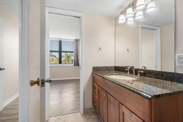 Unit 3411 photo 18