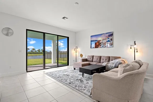 Residence photo 12