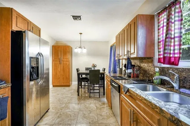 Residence photo 5