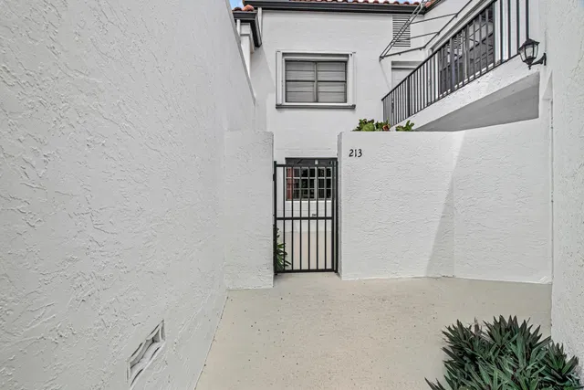 Unit 213 photo 4