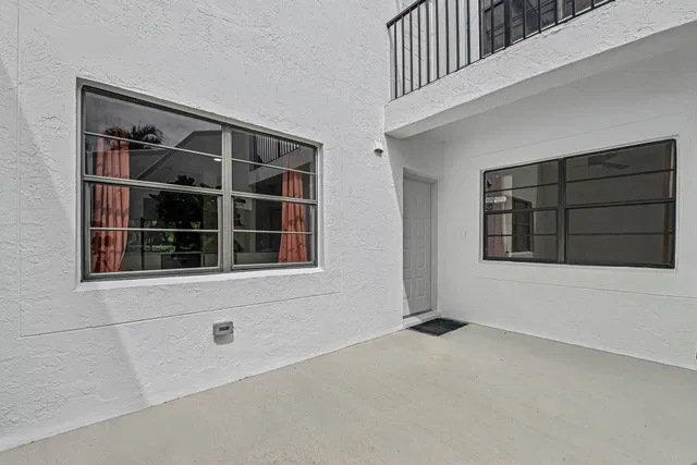 Unit 213 photo 5
