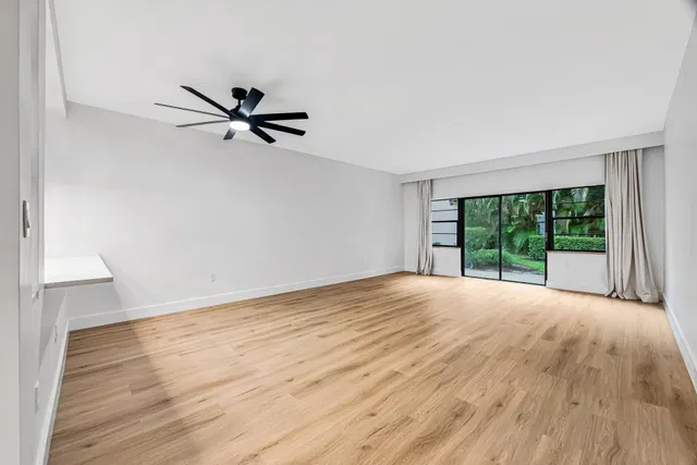Unit 213 photo 11