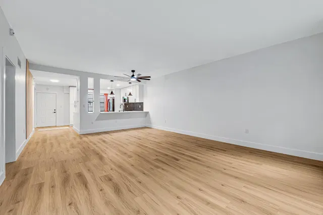 Unit 213 photo 12