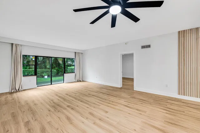 Unit 213 photo 14
