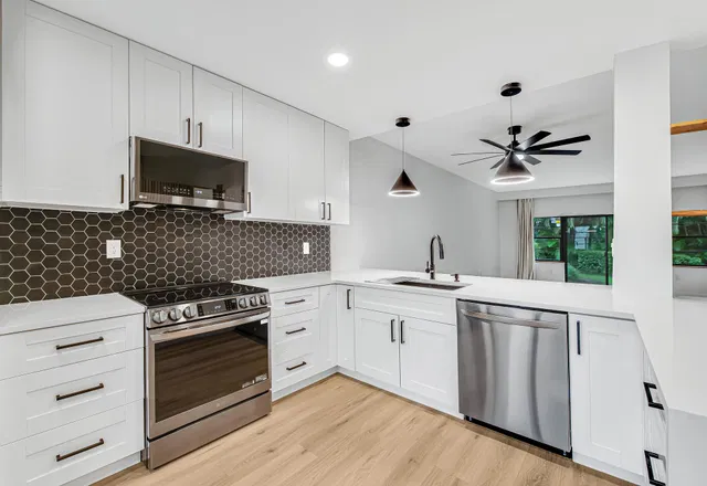 Unit 213 photo 18