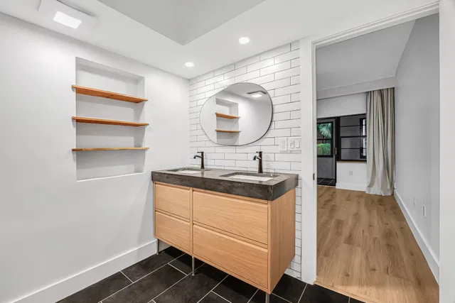 Unit 213 photo 31