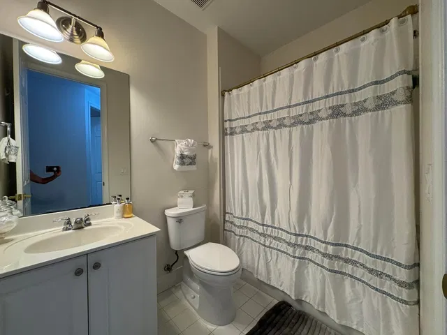 Unit D photo 23