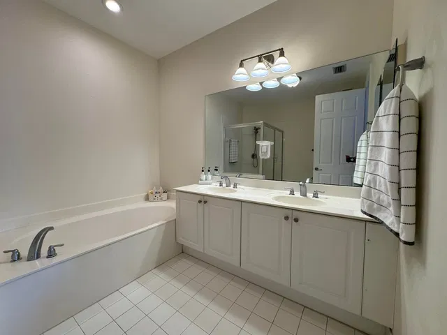 Unit D photo 26