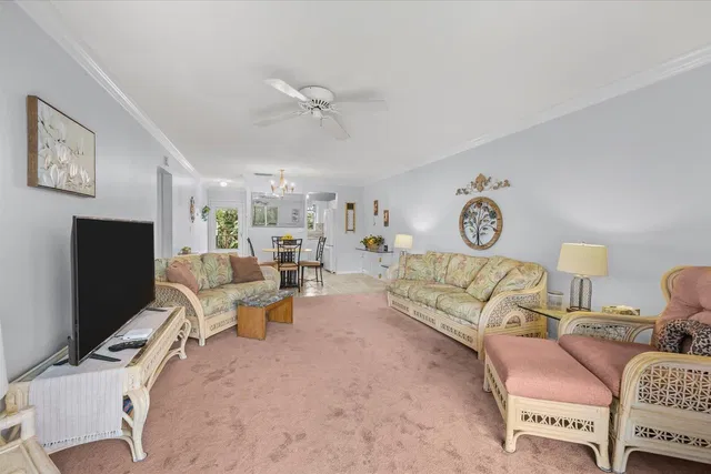 Unit H photo 19
