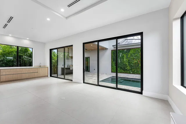Residence photo 5