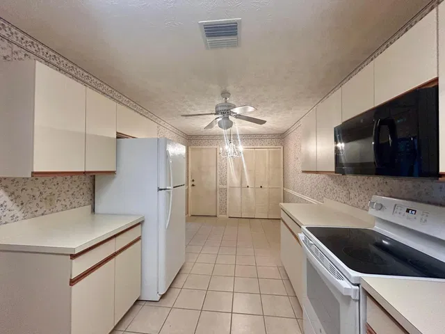 Residence photo 3