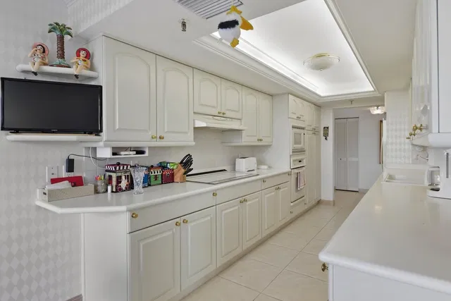 Unit 618 photo 10