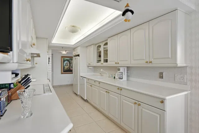 Unit 618 photo 11
