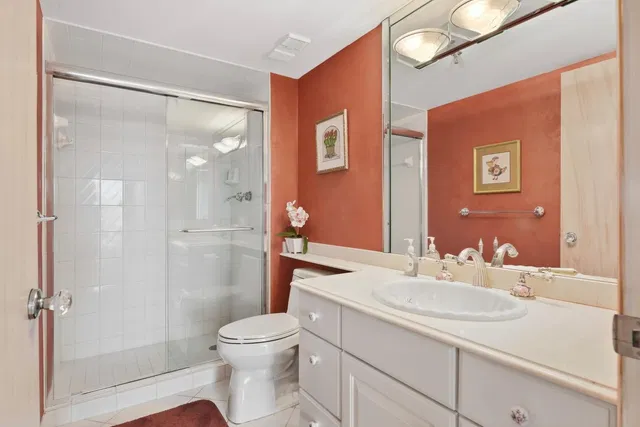 Unit 618 photo 14