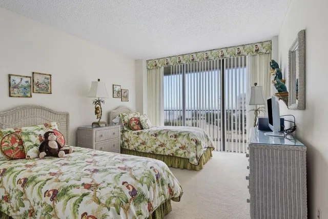 Unit 618 photo 15