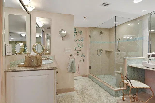 Unit 618 photo 18