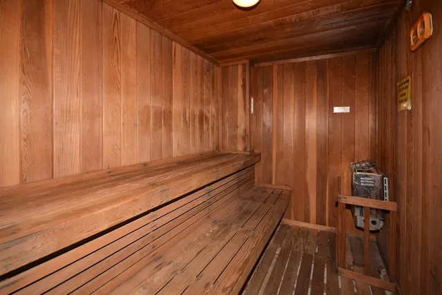 Unit 618 photo 27