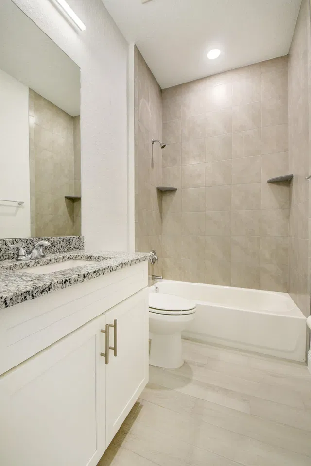 Unit C photo 21