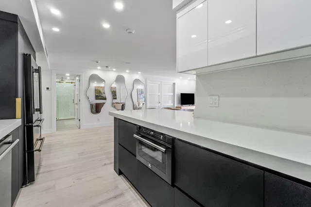 Unit 609 photo 6