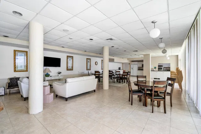 Unit 609 photo 33