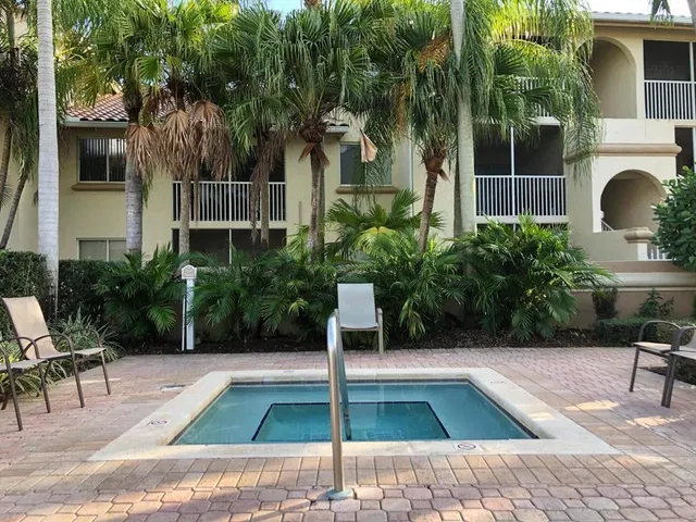 Unit 2104 photo 6