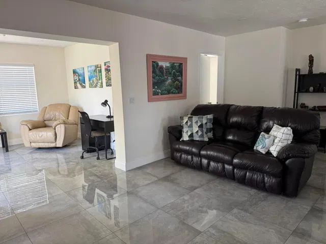 Residence photo 6